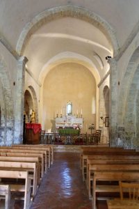 Dans-léglise-la-nef